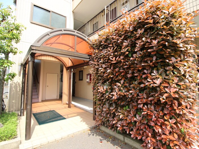 物件外観写真3　(エントランス部分)