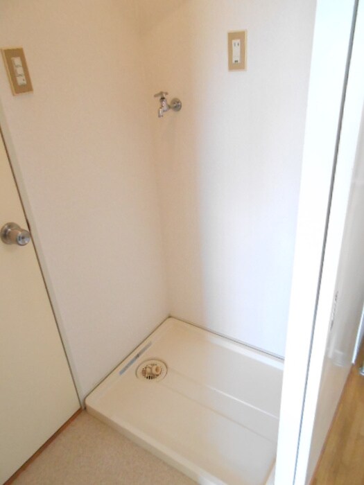 物件内観写真11　(洗濯機置場)