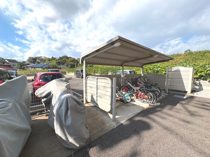 物件外観写真5　(駐輪場)