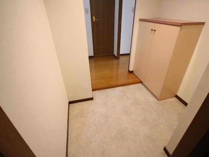 物件内観写真13　(玄関)