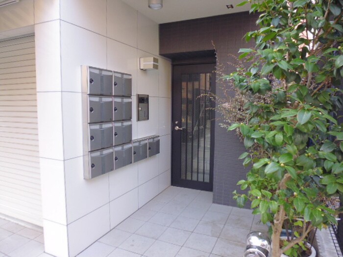 物件外観写真2　(エントランス部分)