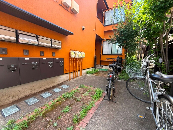 物件外観写真4　(エントランス部分)