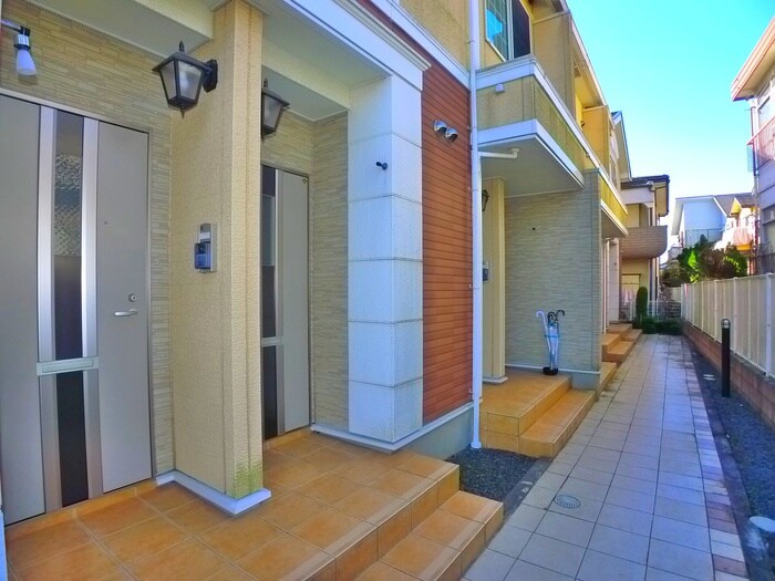 物件外観写真4　(エントランス部分)