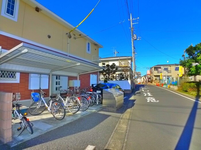 物件外観写真6　(駐輪場)