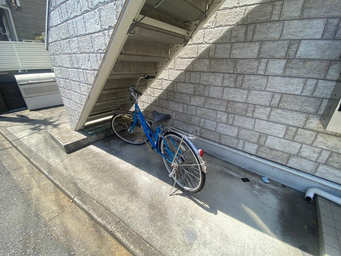 物件外観写真5　(駐輪場)
