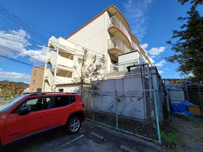 物件外観写真6　(駐車場)