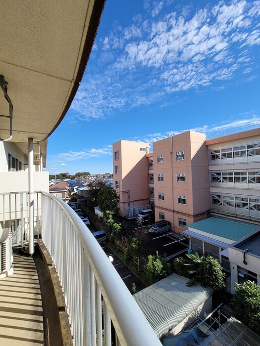 物件内観写真16　(室内からの展望)