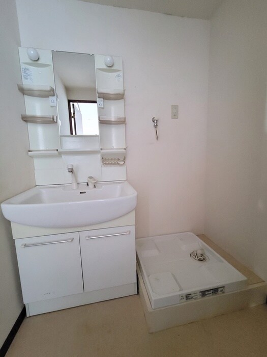 物件内観写真18　(洗濯機置場)