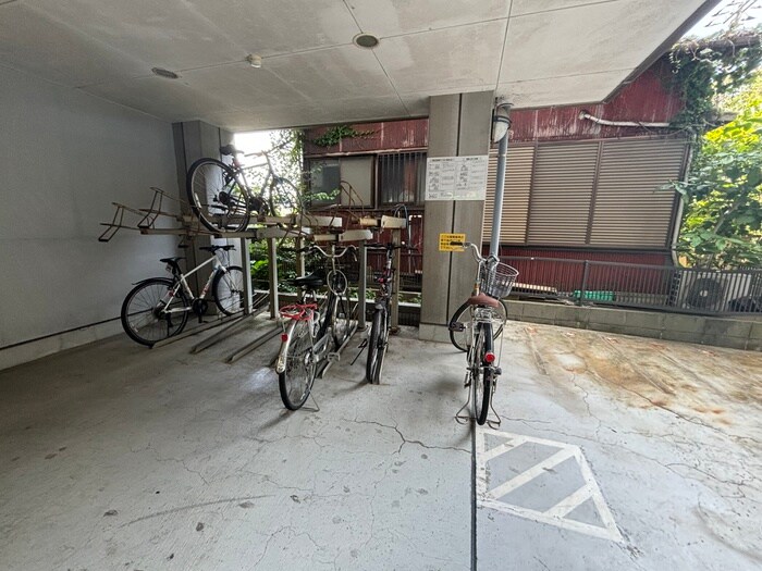 物件外観写真3　(駐輪場)