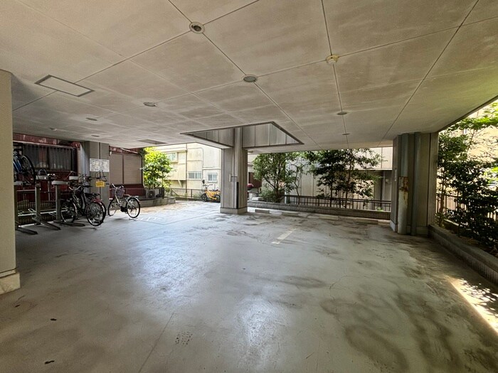 物件外観写真4　(駐車場)