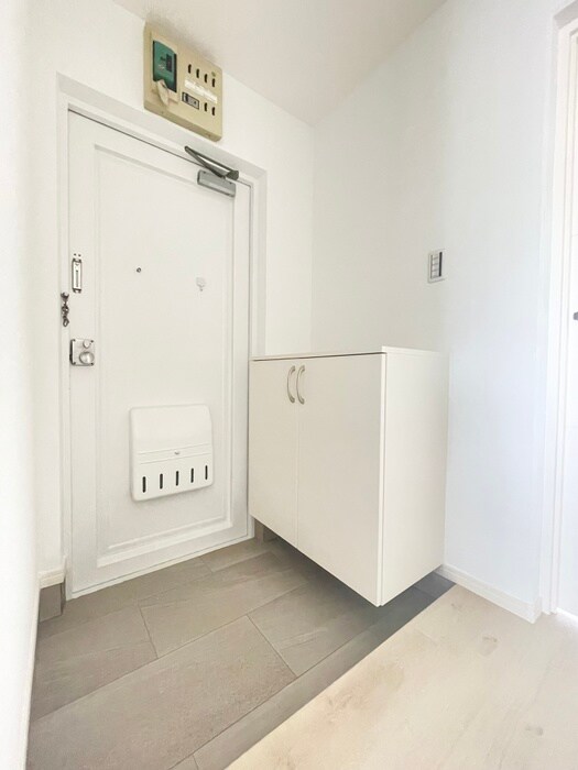 物件内観写真10　(玄関)