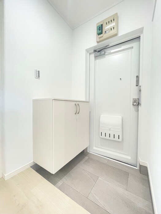物件内観写真10　(玄関)