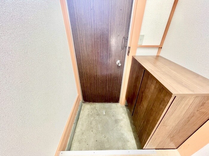 物件内観写真18　(玄関)