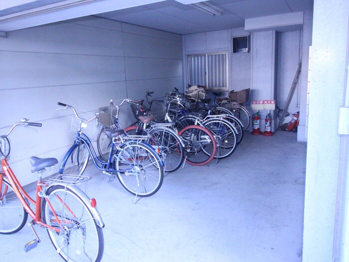 物件外観写真5　(駐輪場)