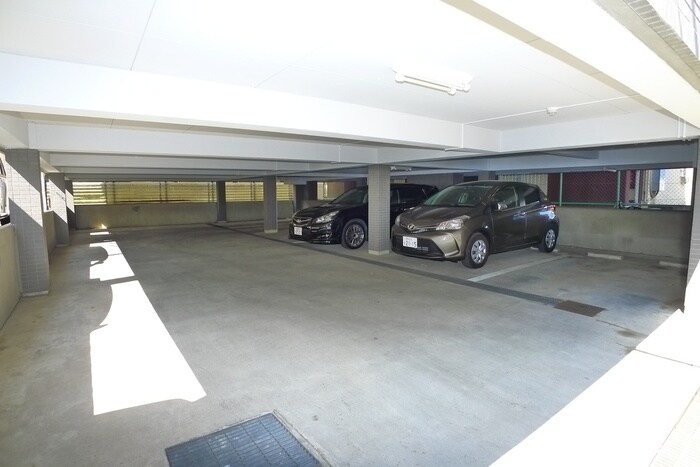 物件外観写真5　(駐車場)