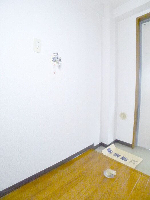 物件内観写真13　(洗濯機置場)