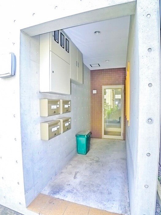 物件外観写真5　(エントランス部分)