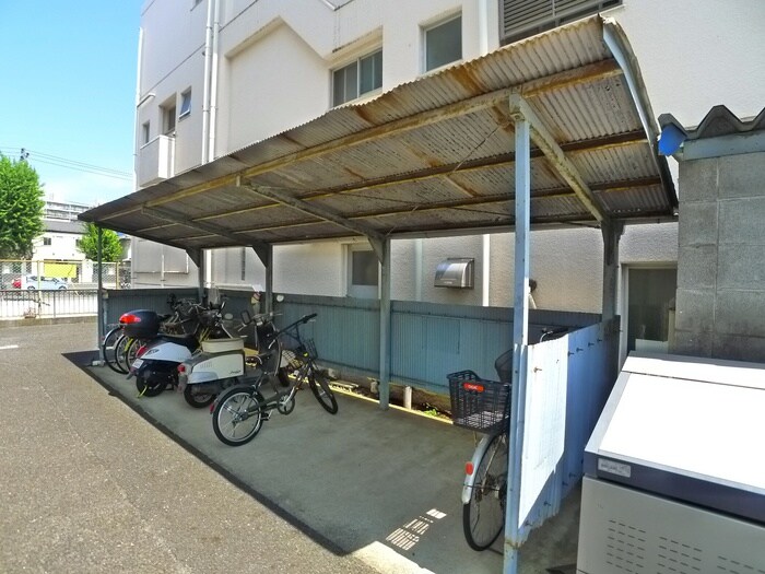 物件外観写真4　(駐輪場)