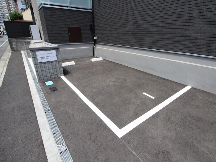 物件外観写真4　(駐車場)