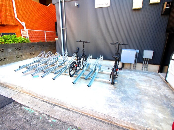 物件外観写真3　(駐輪場)