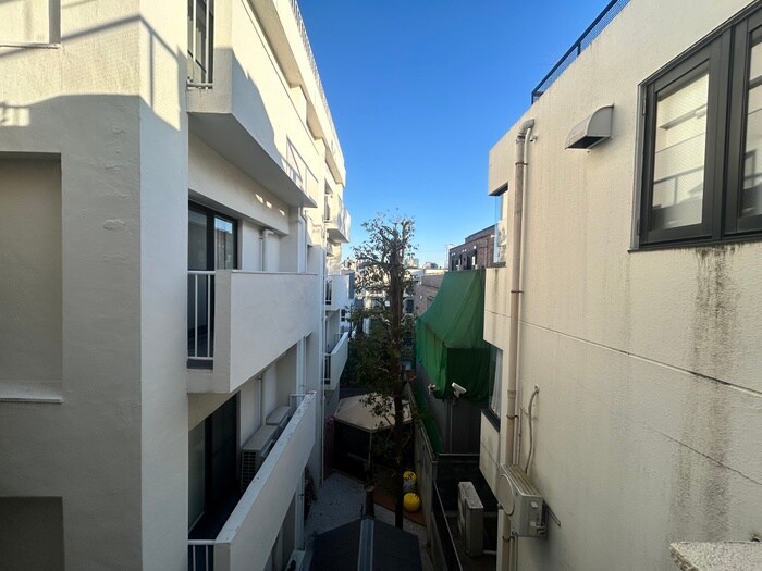 物件内観写真18　(室内からの展望)