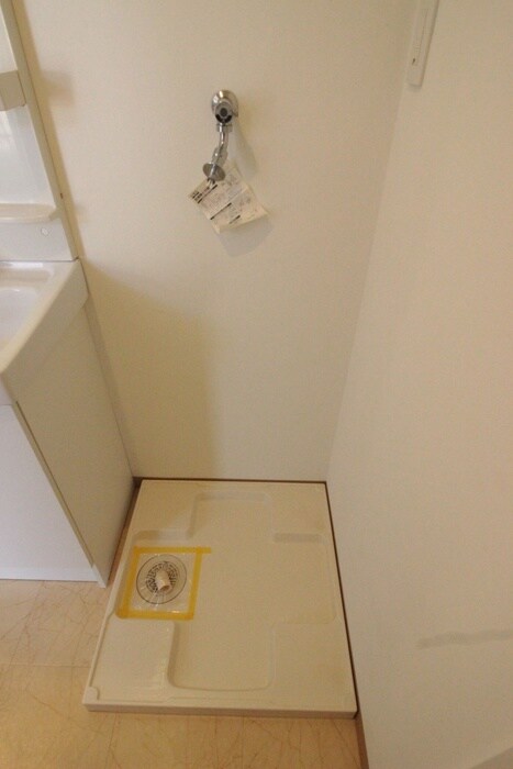 物件内観写真14　(洗濯機置場)