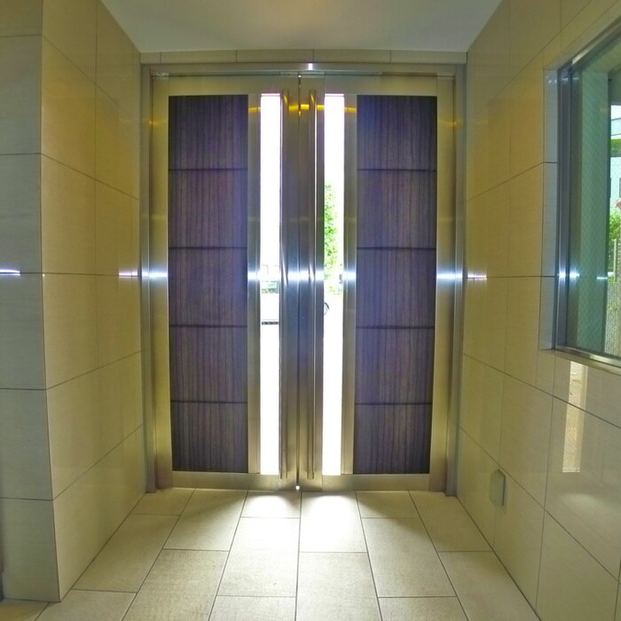 物件外観写真6　(エントランス部分)