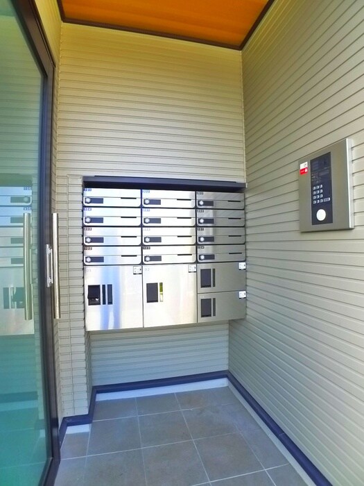 物件外観写真4　(エントランス部分)