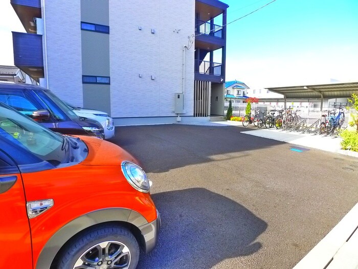 物件外観写真5　(駐車場)