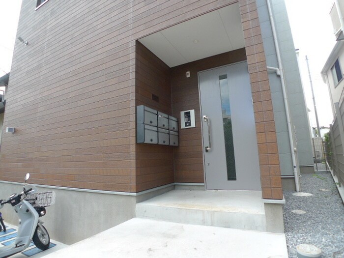 物件外観写真5　(エントランス部分)