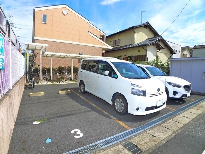 物件外観写真4　(駐車場)