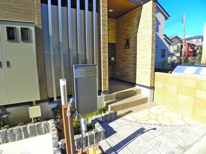 物件外観写真3　(エントランス部分)