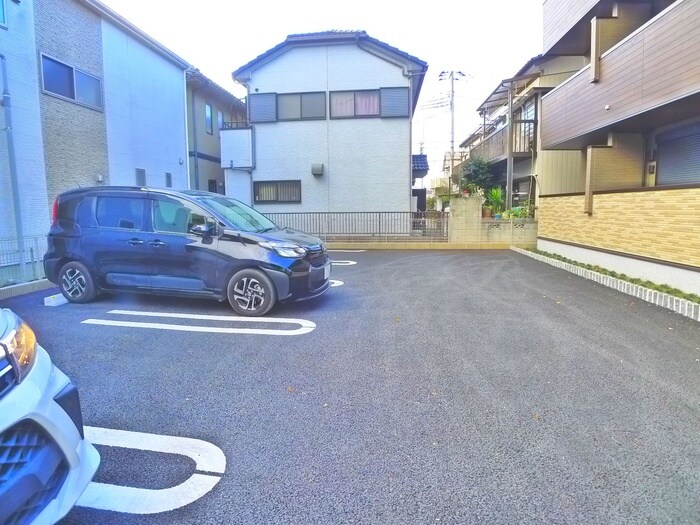 物件外観写真6　(駐車場)