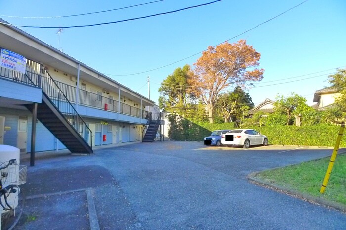 物件外観写真5　(駐車場)