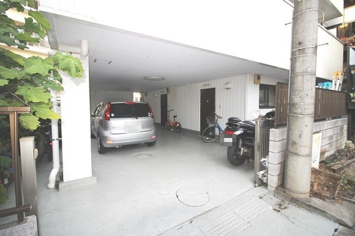 物件外観写真2　(エントランス部分)