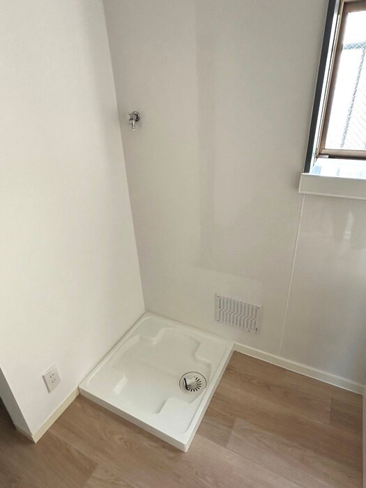 物件内観写真8　(洗濯機置場)