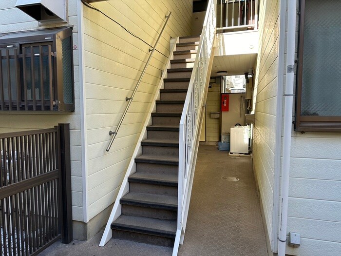 物件外観写真4　(エントランス部分)