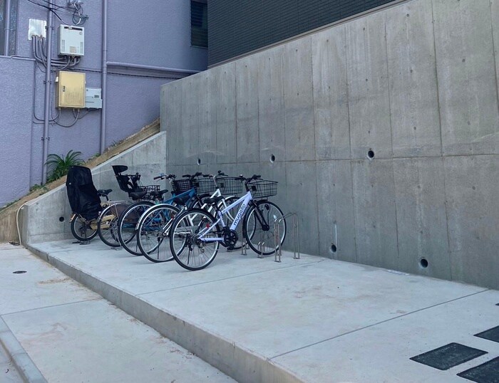 物件外観写真5　(駐輪場)