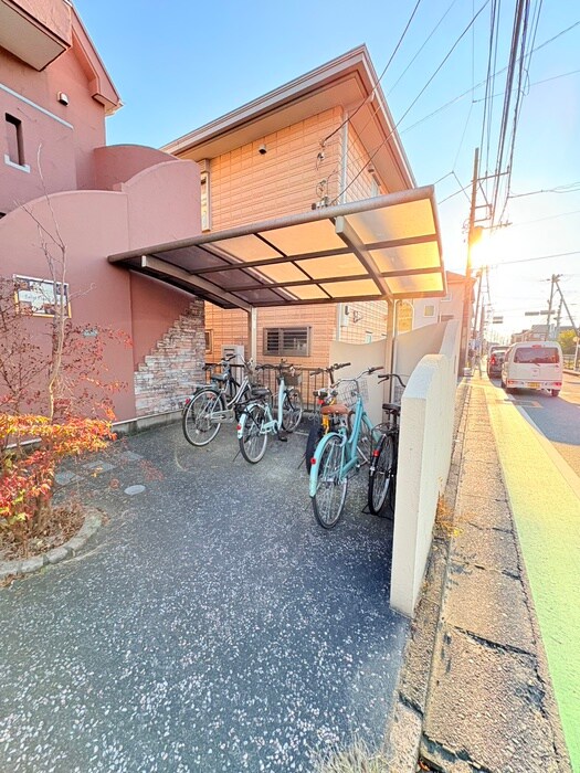 物件外観写真3　(駐輪場)