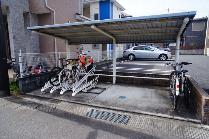物件外観写真2　(駐輪場)