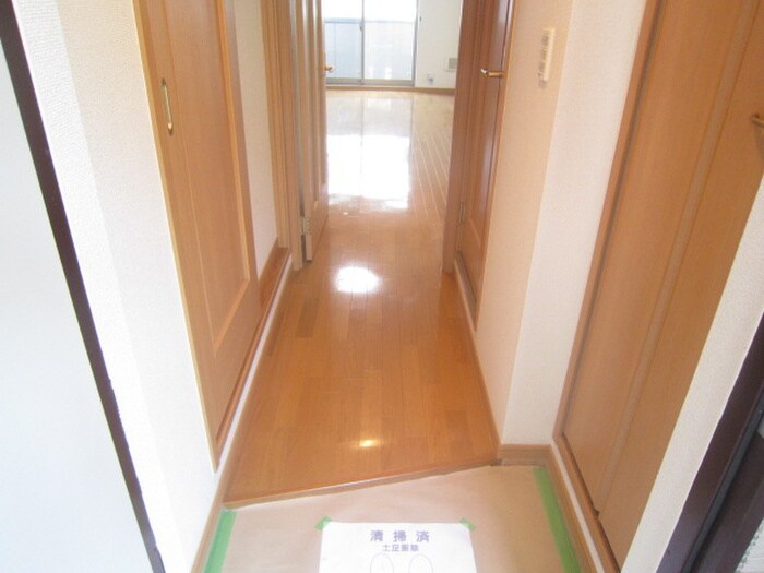 物件内観写真7　(玄関)