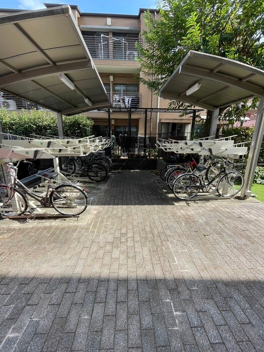 物件外観写真5　(駐輪場)