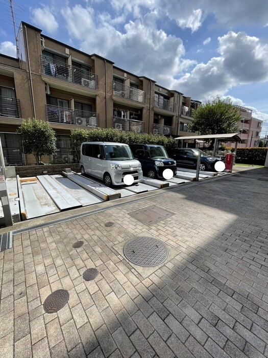 物件外観写真6　(駐車場)