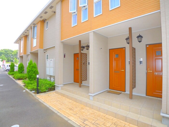 物件外観写真3　(エントランス部分)