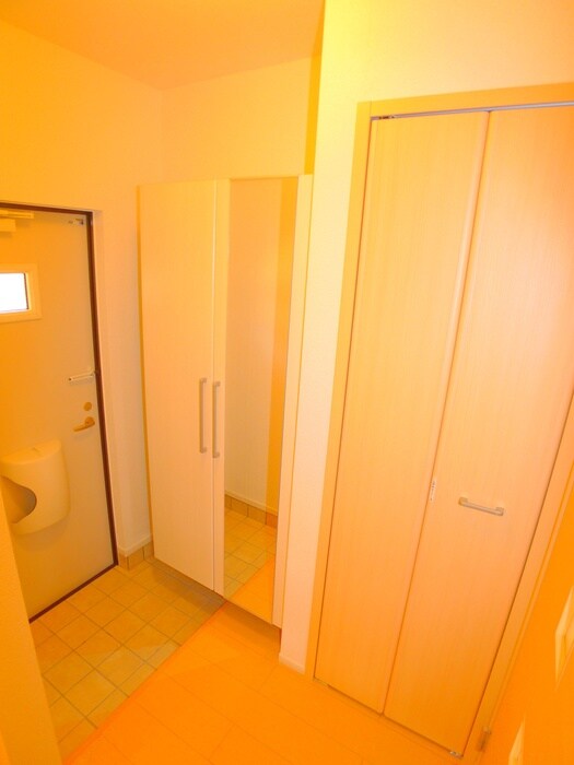 物件内観写真16　(玄関)