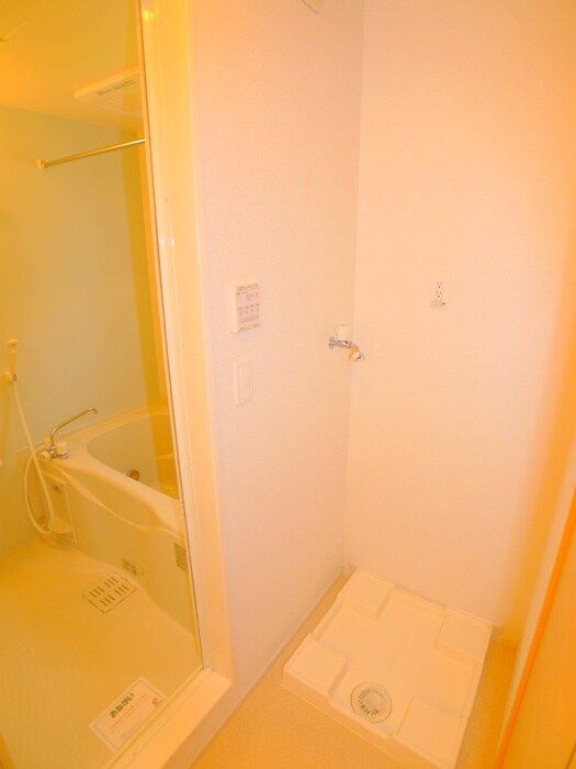 物件内観写真19　(洗濯機置場)