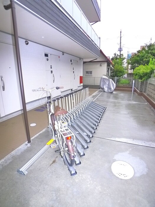 物件外観写真5　(駐輪場)
