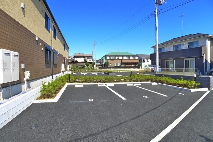 物件外観写真3　(駐車場)