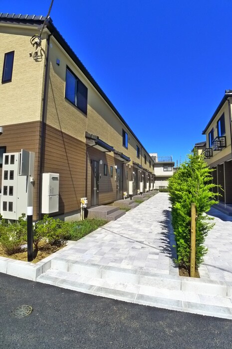 物件外観写真4　(エントランス部分)