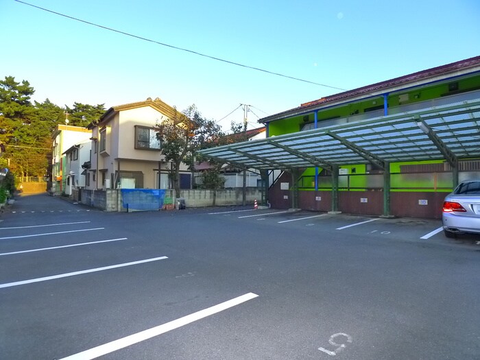 物件外観写真2　(駐車場)